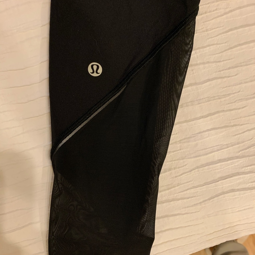 Lululemon Invigorate 7/8 w/mesh detail Sz4